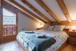 2 quartos, ferros/tábuas de passar roupa, Wi-Fi, roupa de cama