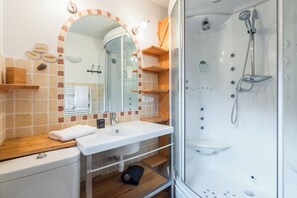 Hårføner og håndklær