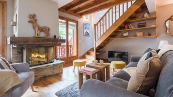 TV, fireplace