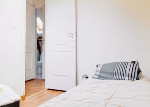 2 chambres, fer et planche à repasser, Wi-Fi, draps fournis