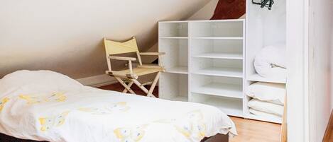 2 Schlafzimmer, BĂŒgeleisen/BĂŒgelbrett, WLAN, BettwĂ€sche