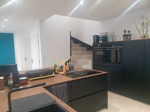 Kühlschrank, Mikrowelle, Ofen, Geschirrspüler