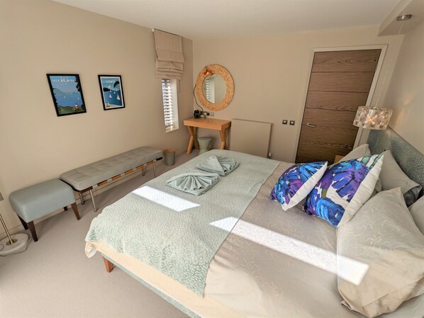 3 bedrooms, bed sheets - The Beach House (Ventnor)