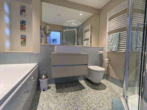 Bathroom - The Beach House (Ventnor)