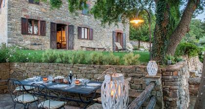 Passerina House: the unknown Umbria. Old stone farmhouse with a view