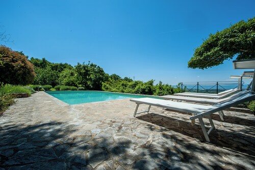 Passerina House: the unknown Umbria.  Old stone farmhouse with a view