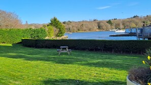 Property grounds - Sandown on The Creek (Ryde)