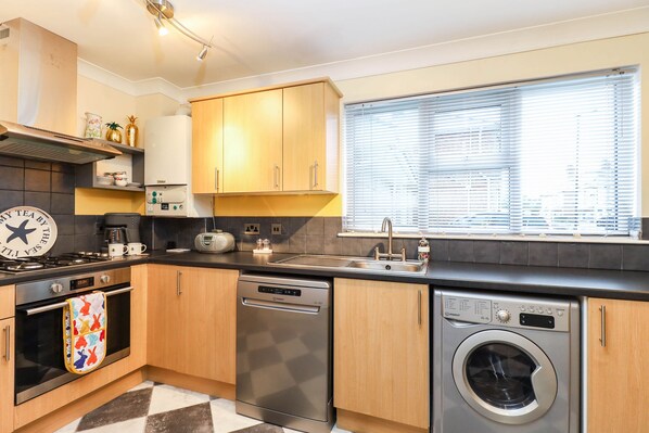 Ofen, Herdplatte, Kochgeschirr/Geschirr/Besteck