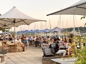 平房 | 室外用餐