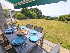 Outdoor dining - Pointe South (Ventnor)
