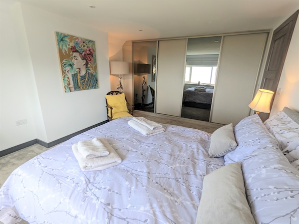 3 habitaciones y ropa de cama