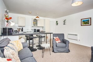 LCD TV - Dickens (Ryde)