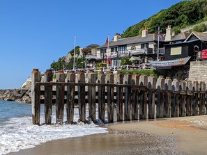 Beach - Villa Amanti Apartment (Ventnor)