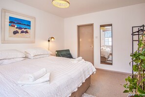 3 bedrooms, bed sheets - Insignia (Cowes)