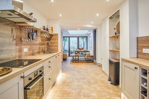 Oven, stovetop, cookware/dishes/utensils