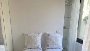 A neatly made bed with white bedding and pillows, a visible brand name on the bed frame, and a tiled floor. - Studio 26 m2 with pool & private parking (Juan-les-Pins)