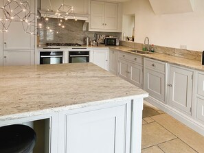 Forno, piano cottura, pentole/stoviglie/utensili