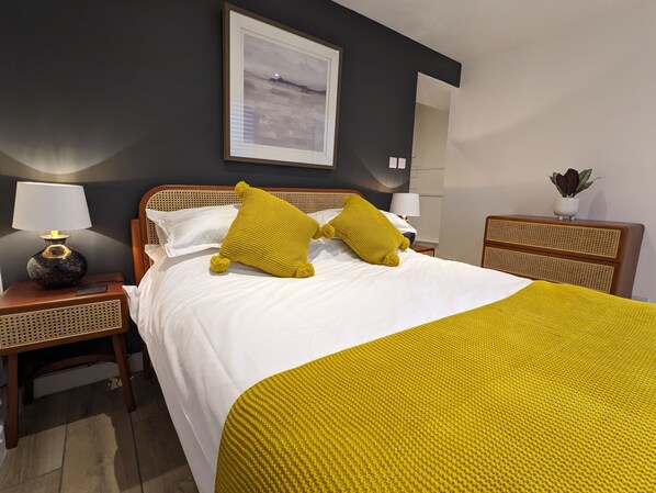 2 bedrooms, bed sheets - The Cove (Seaview)