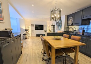 Dining - The Cove (Seaview)