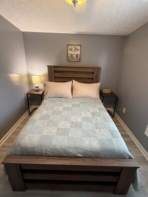 2 makuuhuonetta, työpöytä, vauvan matkasänky, ilmainen Wi-Fi