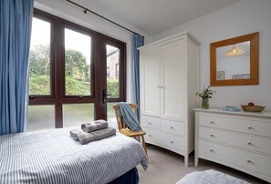 4 Schlafzimmer, Bügeleisen/Bügelbrett, Reisekinderbett, WLAN