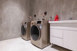 Laundry room - Beijing Guangqumen Manxin Hotel (Beijing)