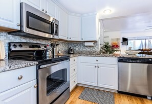 Mikrowelle, Ofen, Herdplatte, Geschirrspüler