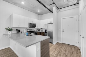 Fridge, microwave, oven, stovetop - Chic 2BR Getaway Walk to Breweries & Art Walk (St. Petersburg)