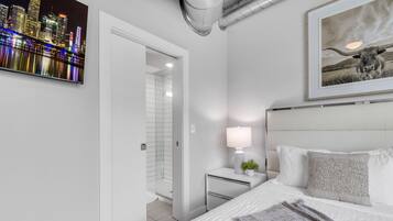 2 bedrooms, desk, iron/ironing board, travel crib