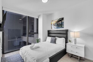 2 Schlafzimmer, Schreibtisch, Bügeleisen/Bügelbrett, Reisekinderbett