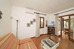 TV, fireplace - La casa della Bougan-ville (Toscolano-Maderno)