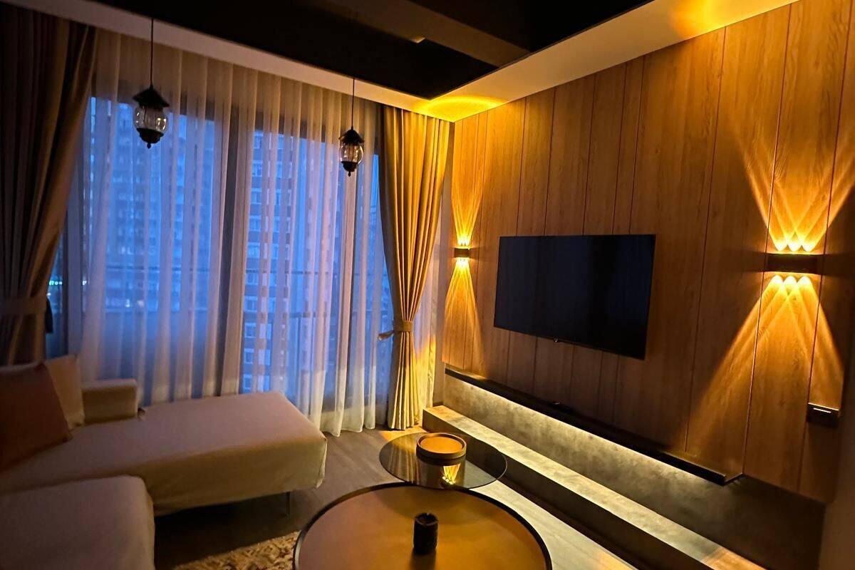 Family Apartment, Balcony, City View | Seterika/papan seterika, Wi-fi percuma