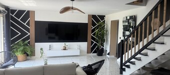 Luxury villa with swimming pool and air conditioning