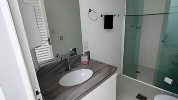 Shared Dormitory | Bathroom | Shower, towels, toilet paper
