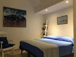 3 chambres, fer et planche à repasser, Wi-Fi, draps fournis