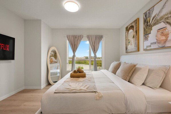 3 عدّة غرف نوم ومكتب ومكواة/لوح كي وسرير سفر