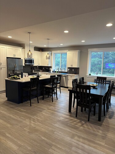 Welcoming 1 level 8 person 3-bedroom house in Rockaway Beach