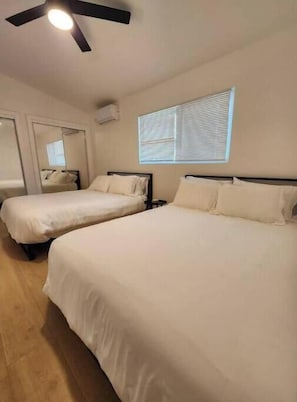 4 bedrooms, iron/ironing board, WiFi, bed sheets