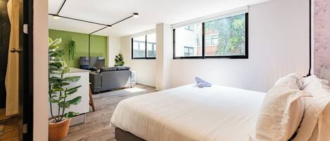 1 bedroom, desk, WiFi, bed sheets