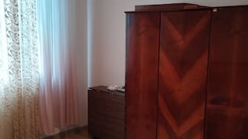 3 quartos, ferros/tábuas de passar roupa, Wi-Fi, roupa de cama