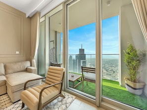 Panoramic Apartment, 2 Bedrooms, Sea View | Living room