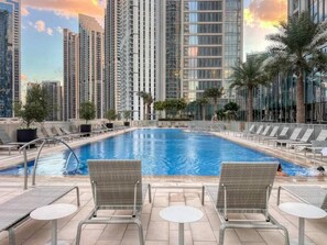 Outdoor pool - Panoramic Views from Forte by Propigo (Dubai)