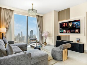 In-room safe, individually decorated, individually furnished, desk - Panoramic Views from Forte by Propigo (Dubai)