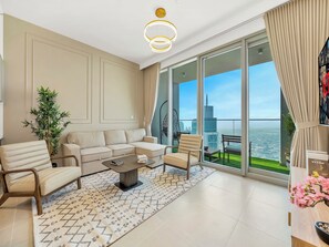 Panoramic Apartment, 2 Bedrooms, Sea View | Living room - Panoramic Views from Forte by Propigo (Dubai)