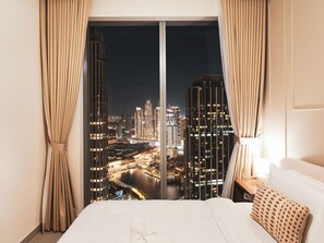 Luxury Apartment, 4 Bedrooms, City View | In-room safe, individually decorated, individually furnished, desk - Panoramic Views from Forte by Propigo (Dubai)