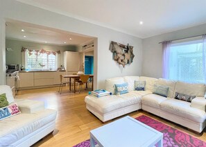 Living area - Gull Cottage (Bembridge)