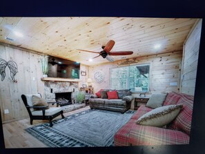 Smart TV y chimenea