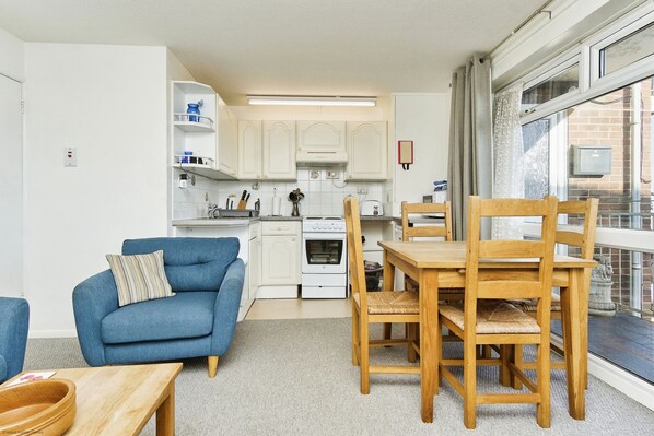 LCD TV - Shanklin Beach - Napier (Shanklin)