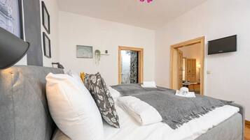 Superior Apartment | Iron/ironing board, free WiFi