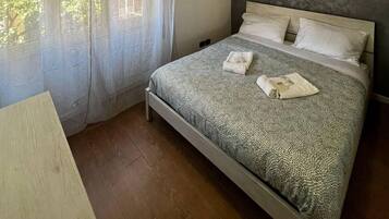 1 Schlafzimmer, BĂŒgeleisen/BĂŒgelbrett, WLAN, BettwĂ€sche